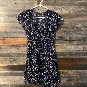 Floral V-neck dress Size Medium
